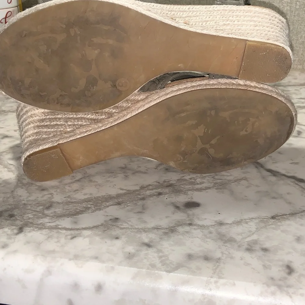 Pesaro Skye Green Faux Suede Wedge Sandals size 8